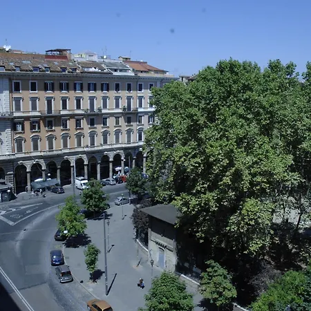 Alojamento de Acomodação e Pequeno-almoço Drago D'oro - Accross From Metro Vittorio Emanuele Roma