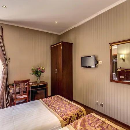 Drago D'oro - Accross From Metro Vittorio Emanuele Roma