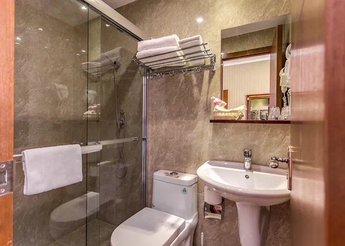 Drago D'oro - Accross From Metro Vittorio Emanuele Рим