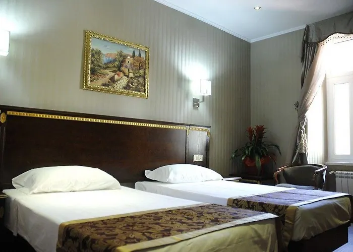 Drago D'oro - Accross From Metro Vittorio Emanuele 3* Рим