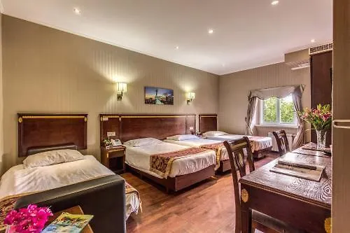 Drago D'oro - Accross From Metro Vittorio Emanuele 3*