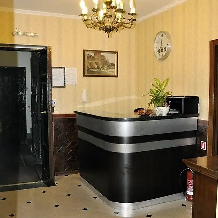 Drago D'oro - Accross From Metro Vittorio Emanuele Bed & Breakfast Rome